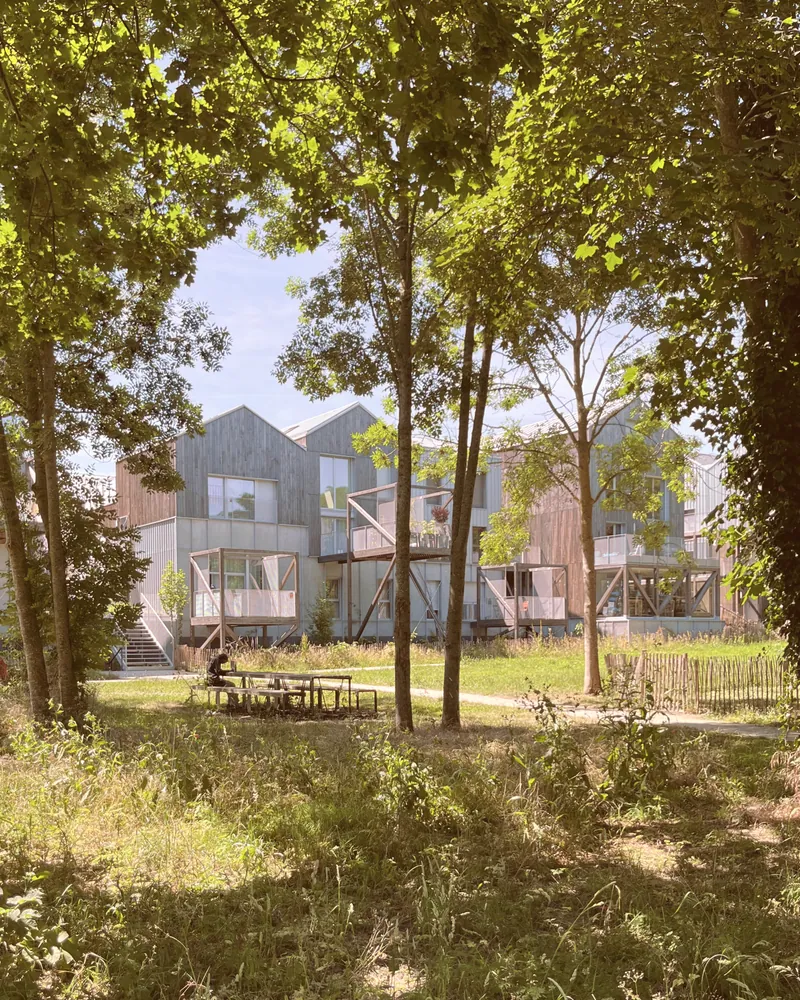 Belle-Île-en-Marne à Noisy-le-Grand : vue du chantier et de l'opération livrée.