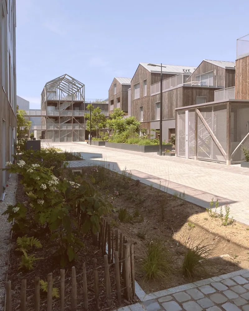 Belle-Île-en-Marne à Noisy-le-Grand : vue du chantier et de l'opération livrée.